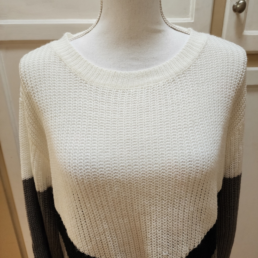 Emery Rose Women's Oversized Long-sleeved Sweater 🌹 - Picture 2 of 12